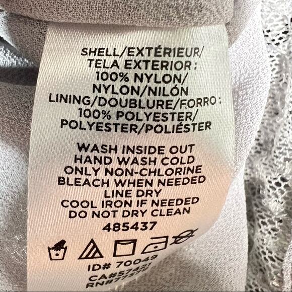 Ann Taylor Silver metal/sequined short sleeve shirt top blouse size XXS B115 - Picture 4 of 5